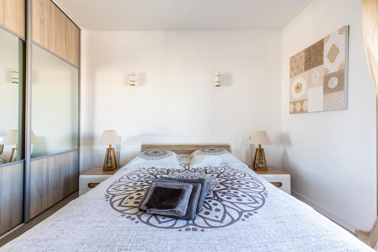 Lb Vacation Rentals I Admire Panoramic Ocean Views Through Walls Of Windows คานส์ ภายนอก รูปภาพ